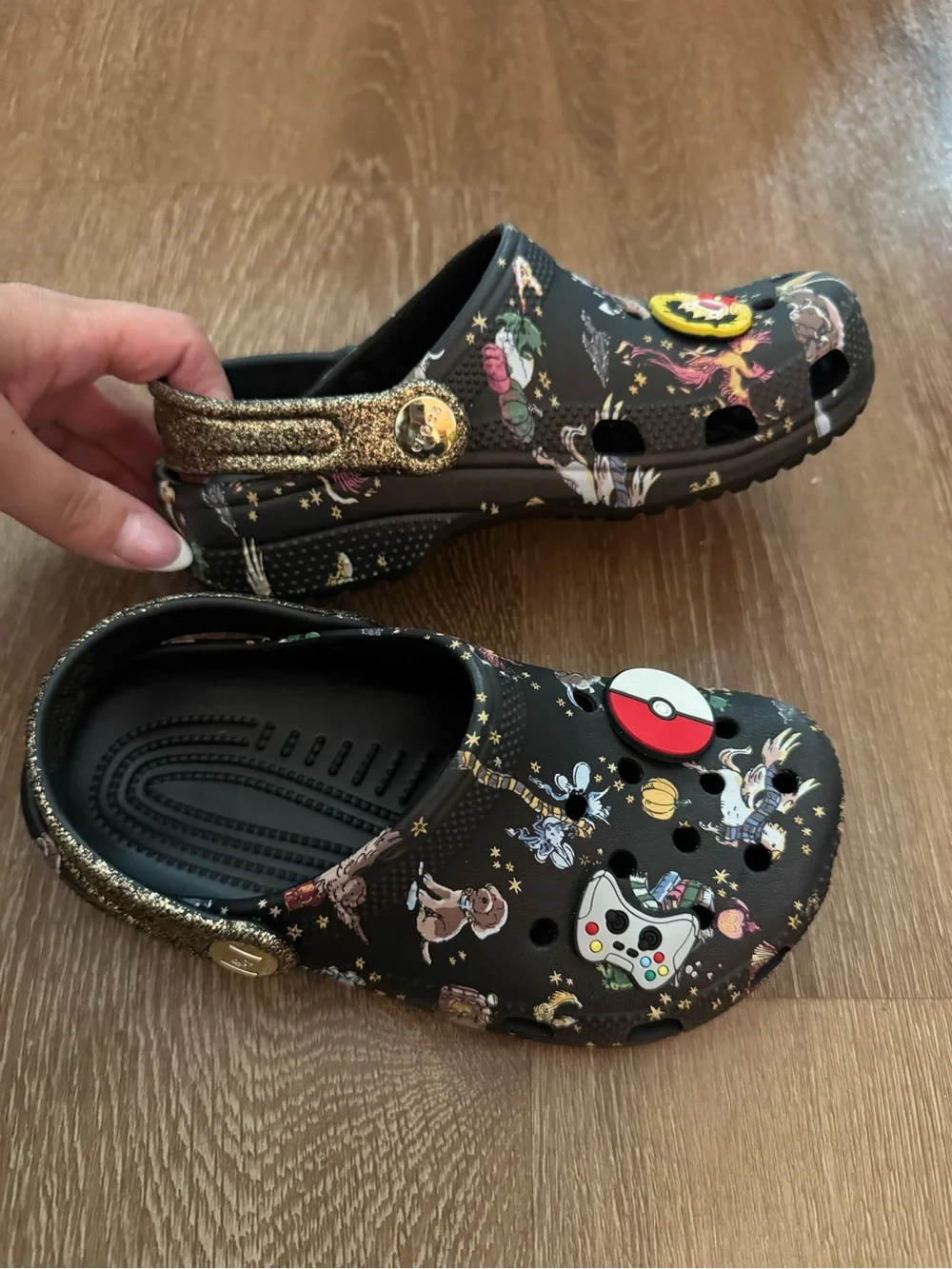 CROCS Black Glitter-Trim Character Print Clogs